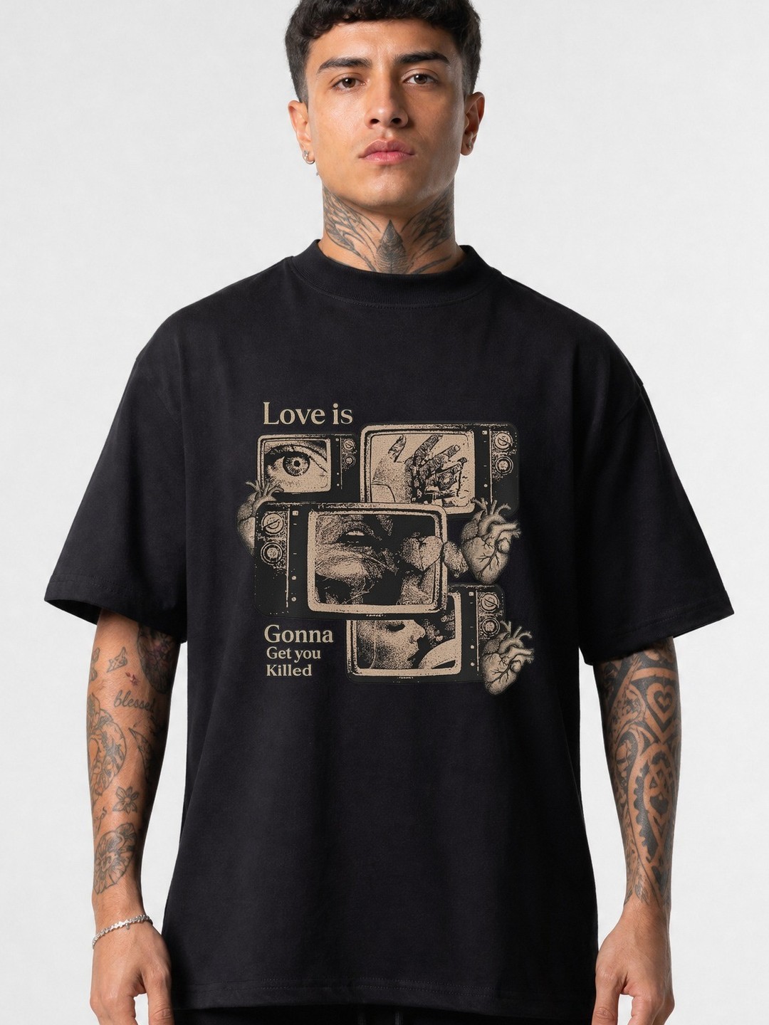 Love Is Gonna Get Kill U — Modelo — torso