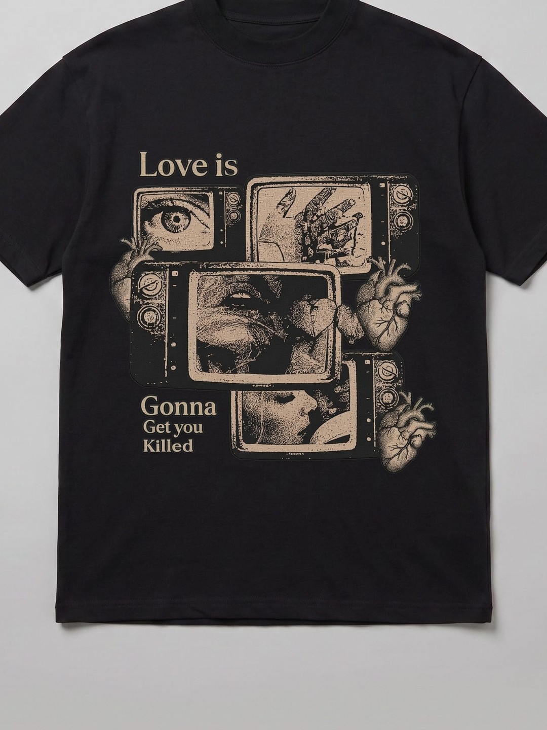 Love Is Gonna Get Kill U — Camiseta — plano cercano